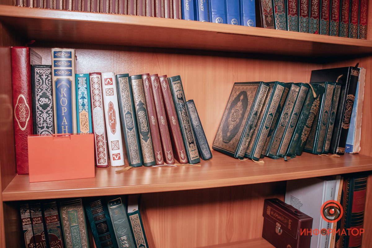 В Исламском культурном центре Днепра собрана большая библиотека В Исламском культурном центре Днепра собрана большая библиотека