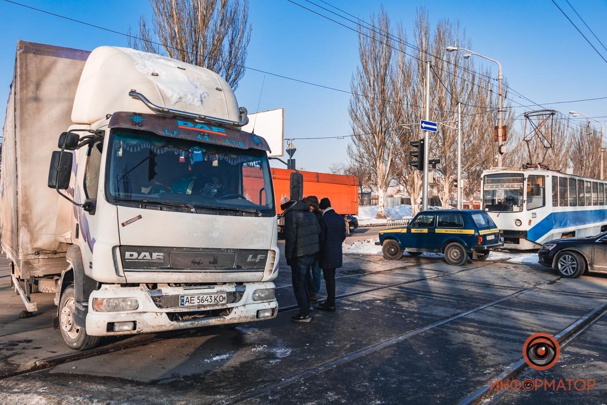 Водитель грузовика также в медицинской помощи не нуждался Водитель грузовика также в медицинской помощи не нуждался