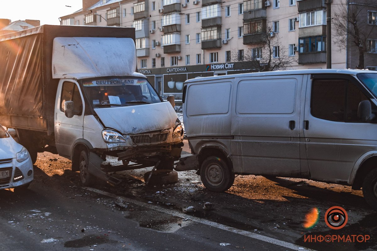 Занят средний ряд по направлению к проспекту Филиппа Орлика