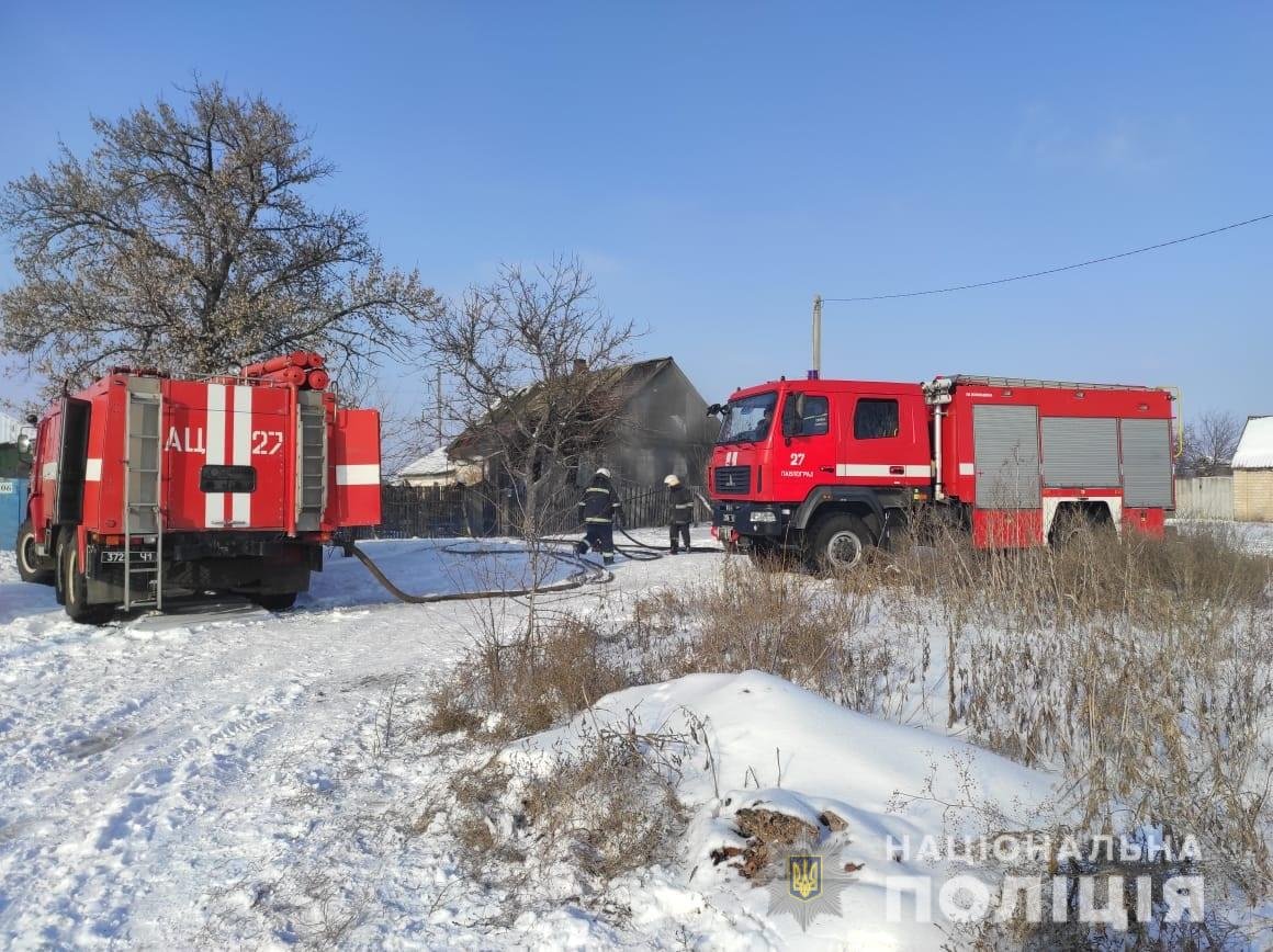 Пытаясь разогреть печь, мужчина использовал легковоспламеняющееся вещество, что привело к пожару Пытаясь разогреть печь, мужчина использовал легковоспламеняющееся вещество, что привело к пожару