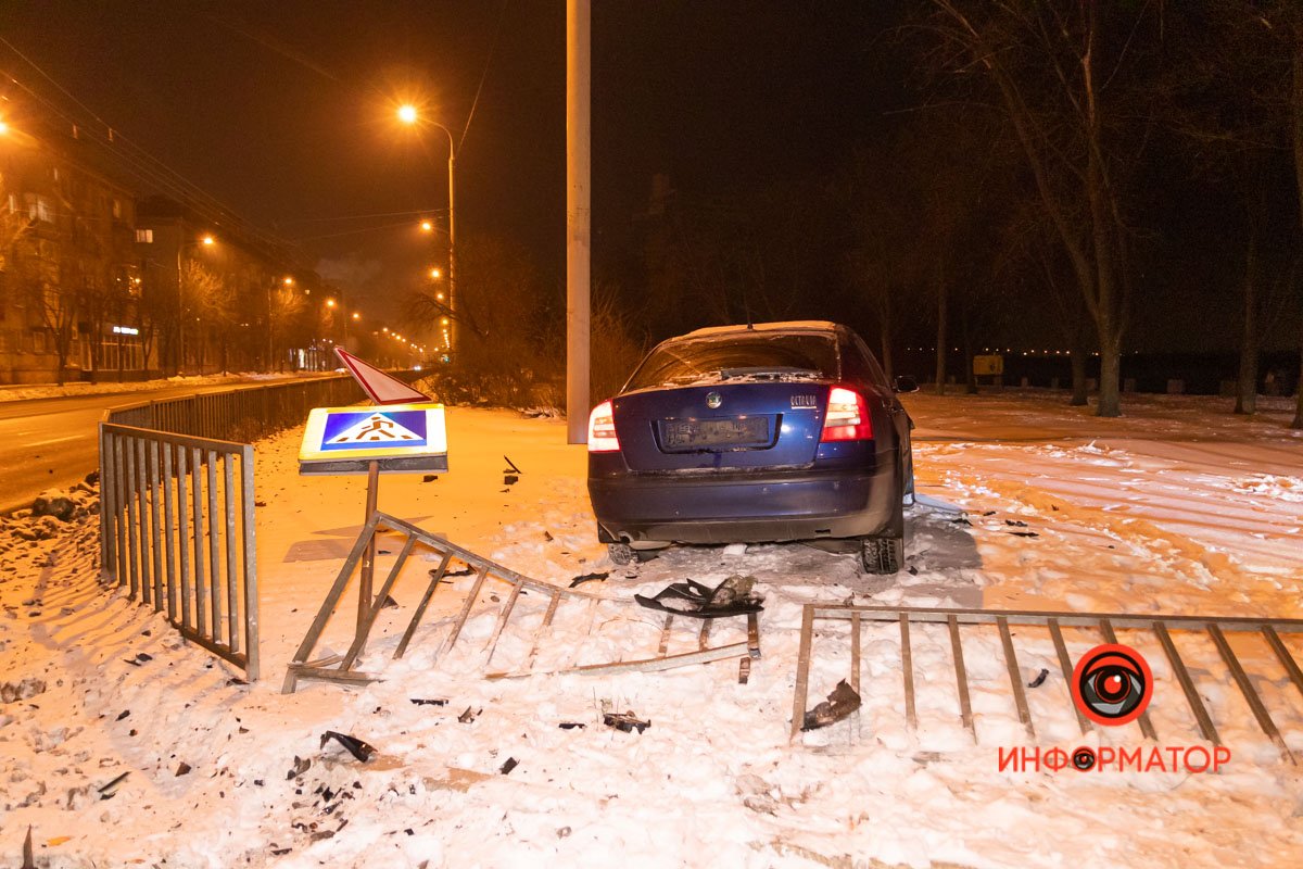 Skoda вылетела на обочину