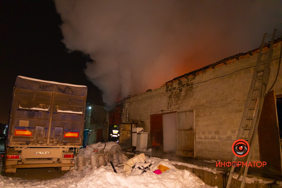 Площадь возгорания - 150 квадратных метров Площадь возгорания - 150 квадратных метров