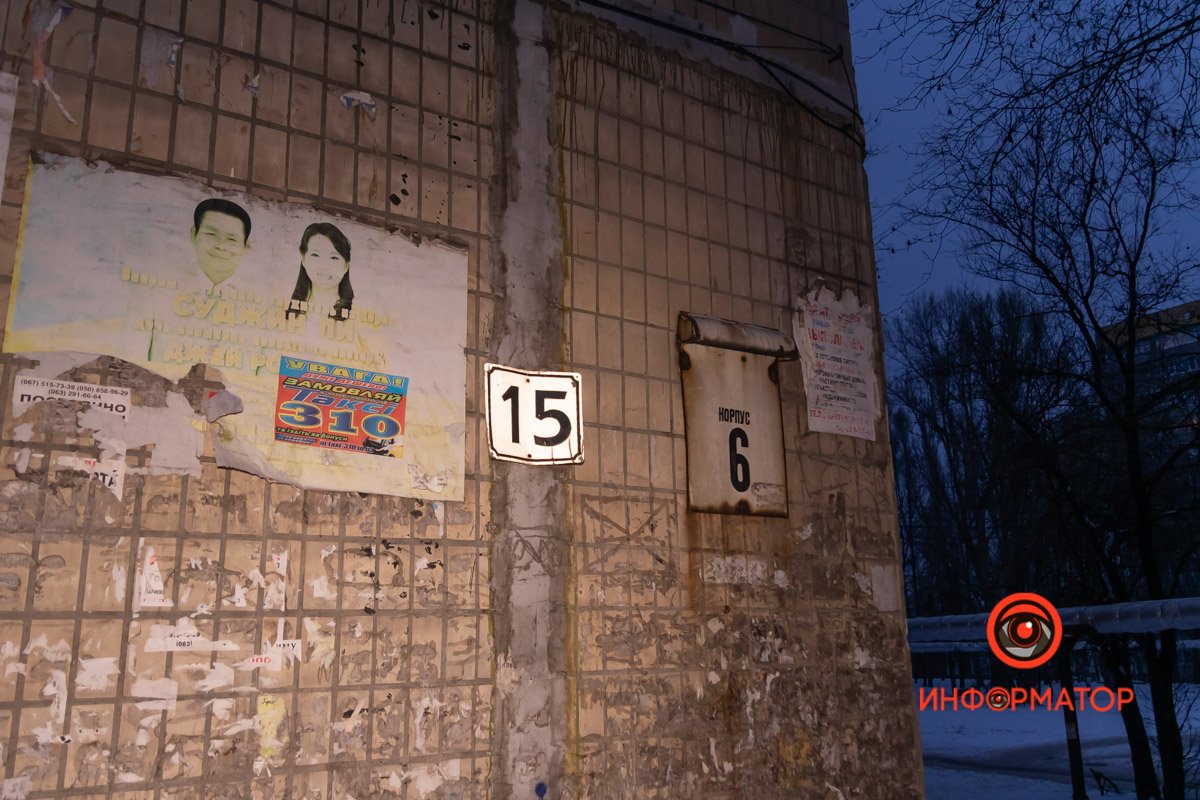 На Тополе в подъезде дома умер мужчина На Тополе в подъезде дома умер мужчина