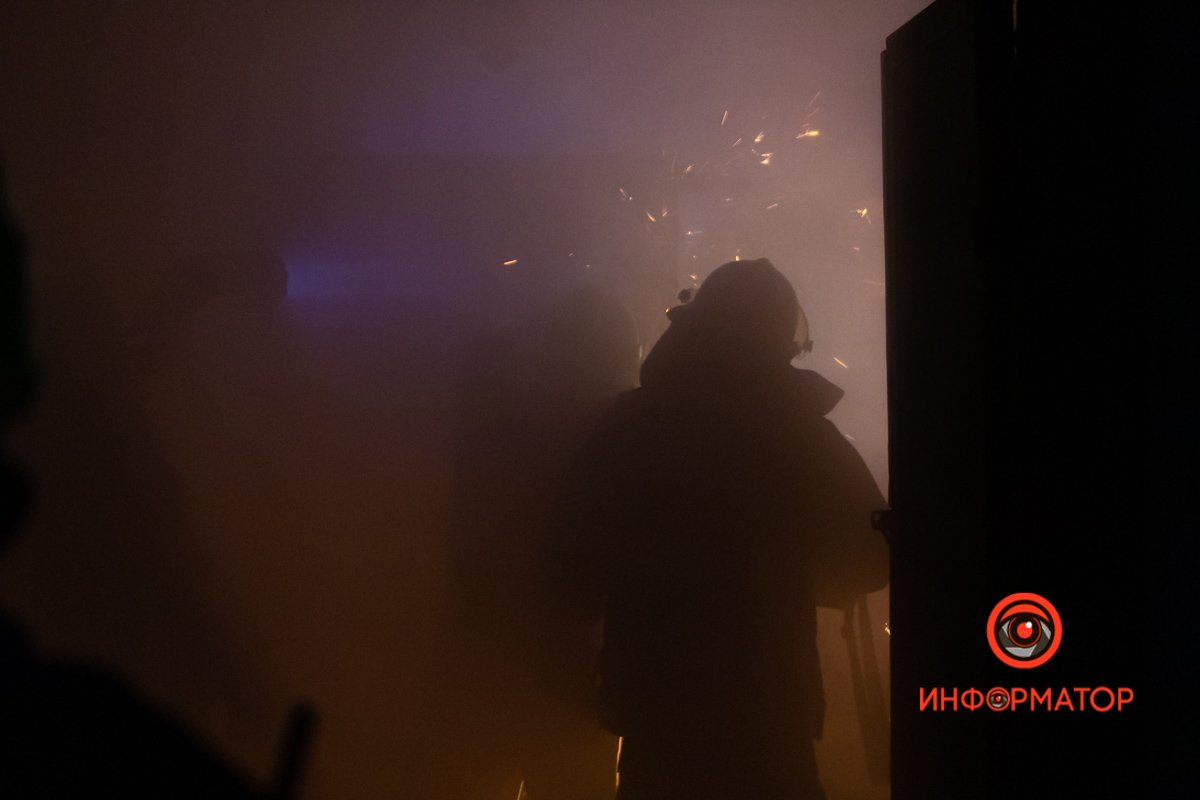 Огонь возник в подсобном помещении складов с пластиковой тарой Огонь возник в подсобном помещении складов с пластиковой тарой