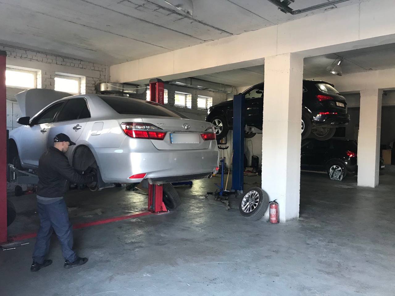 19 января, около 12:00, на Набережной Победы случилась авария с участием Волги, Renault и Hyundai 19 января, около 12:00, на Набережной Победы случилась авария с участием Волги, Renault и Hyundai