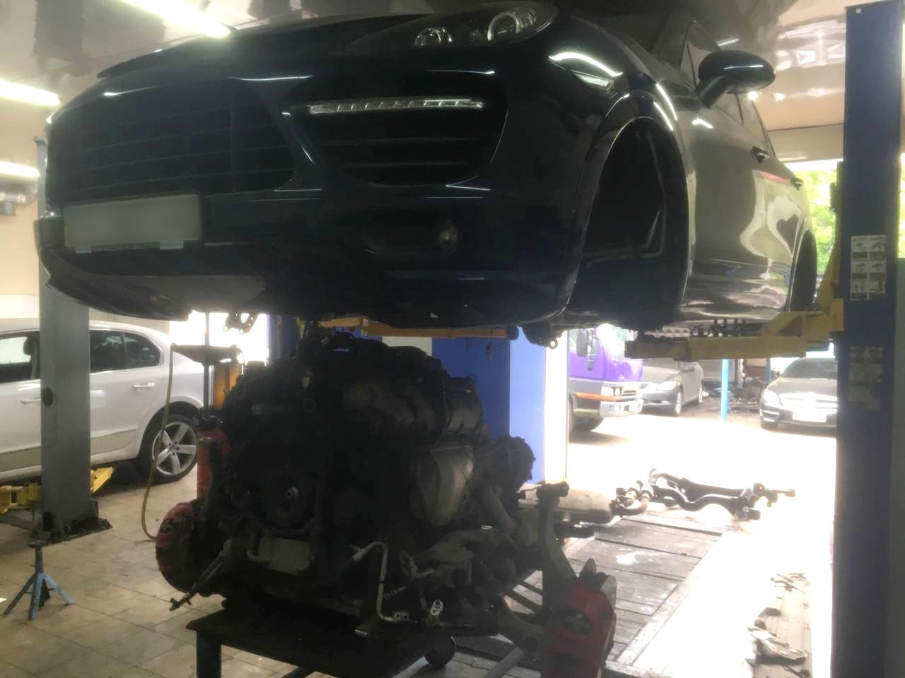 В Hyundai сначала влетела Волга, а затем и Renault В Hyundai сначала влетела Волга, а затем и Renault