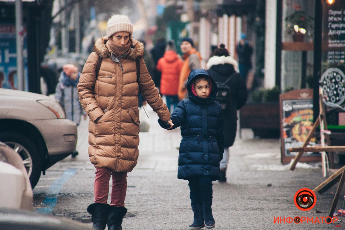 Именно так смотрят на эту ужасную погоду