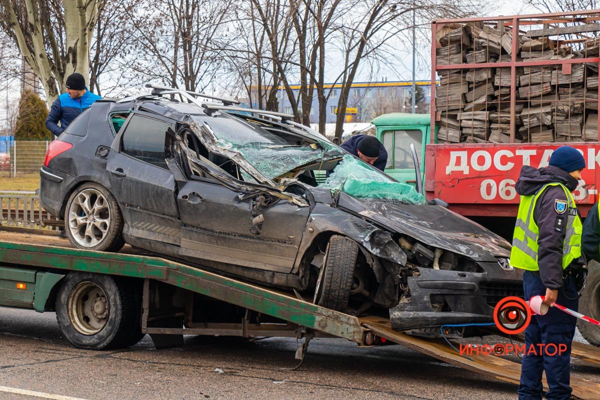 Авария произошла недалеко от METRO на Запорожском шоссе