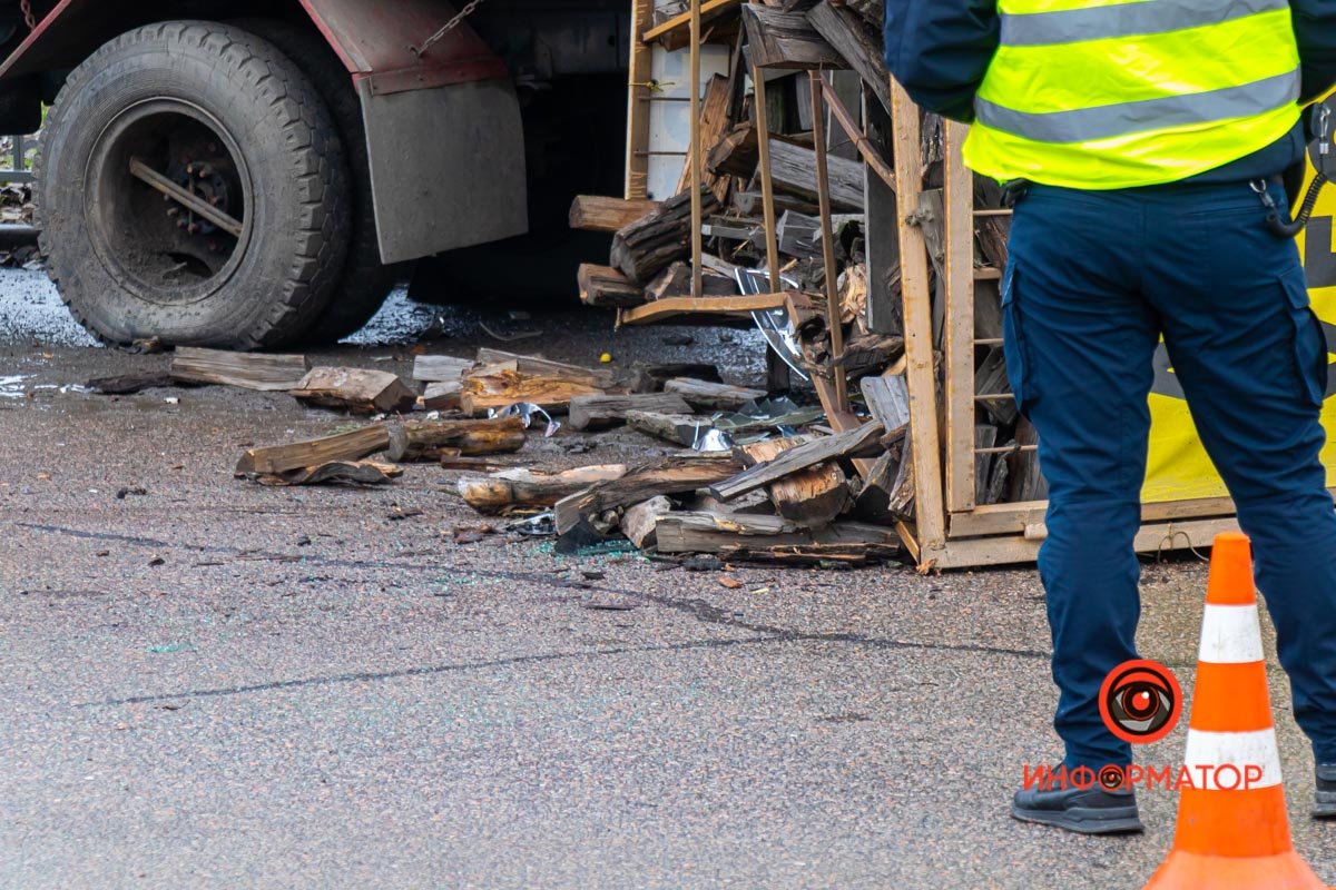 Дрова и щепки с проезжей части убрали