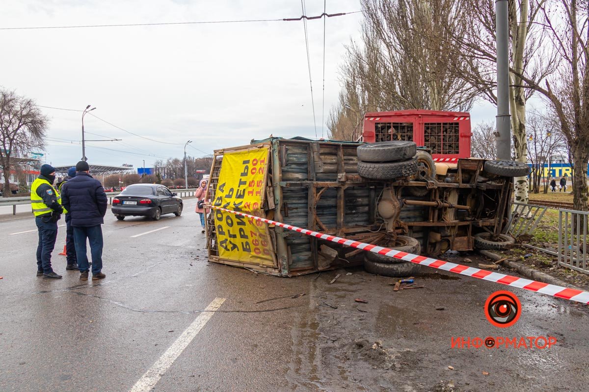 Патрульные оградили место аварии