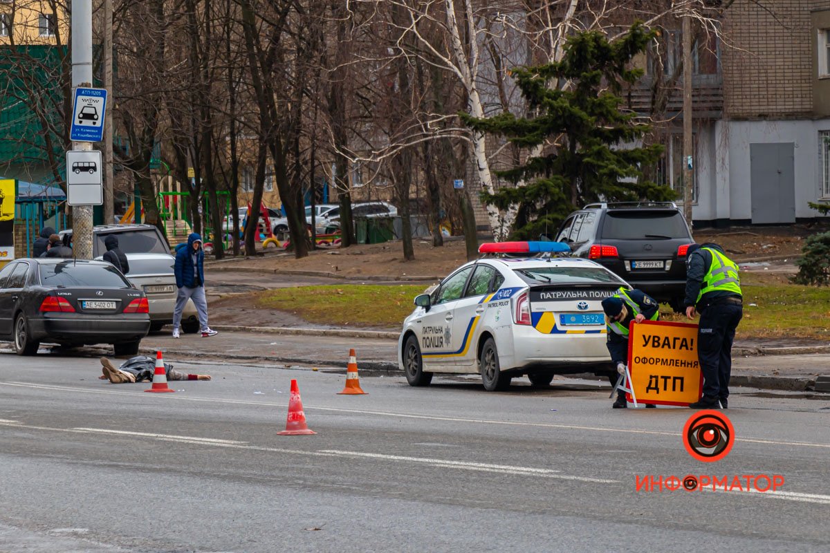 За перекрестком с улицей Академика Образцова За перекрестком с улицей Академика Образцова