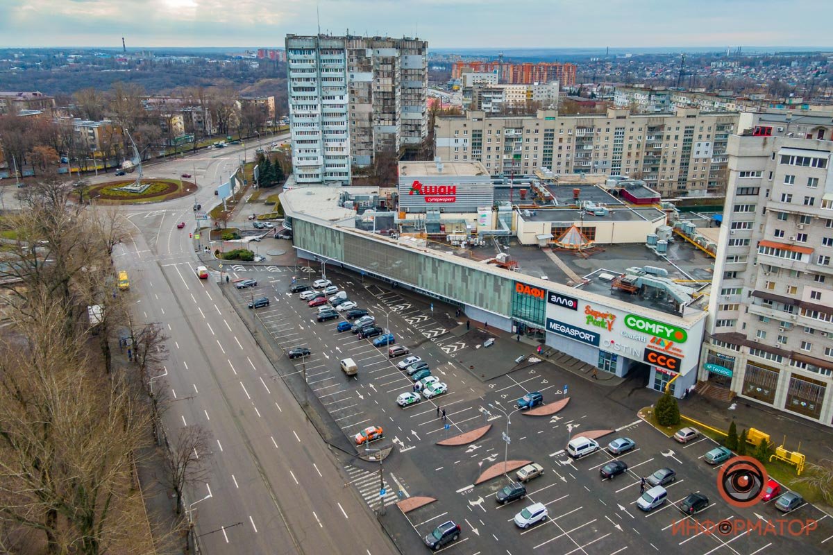 Фото пусты парковочных мест возле "Дафи", чтобы они хоть где-то у нас были