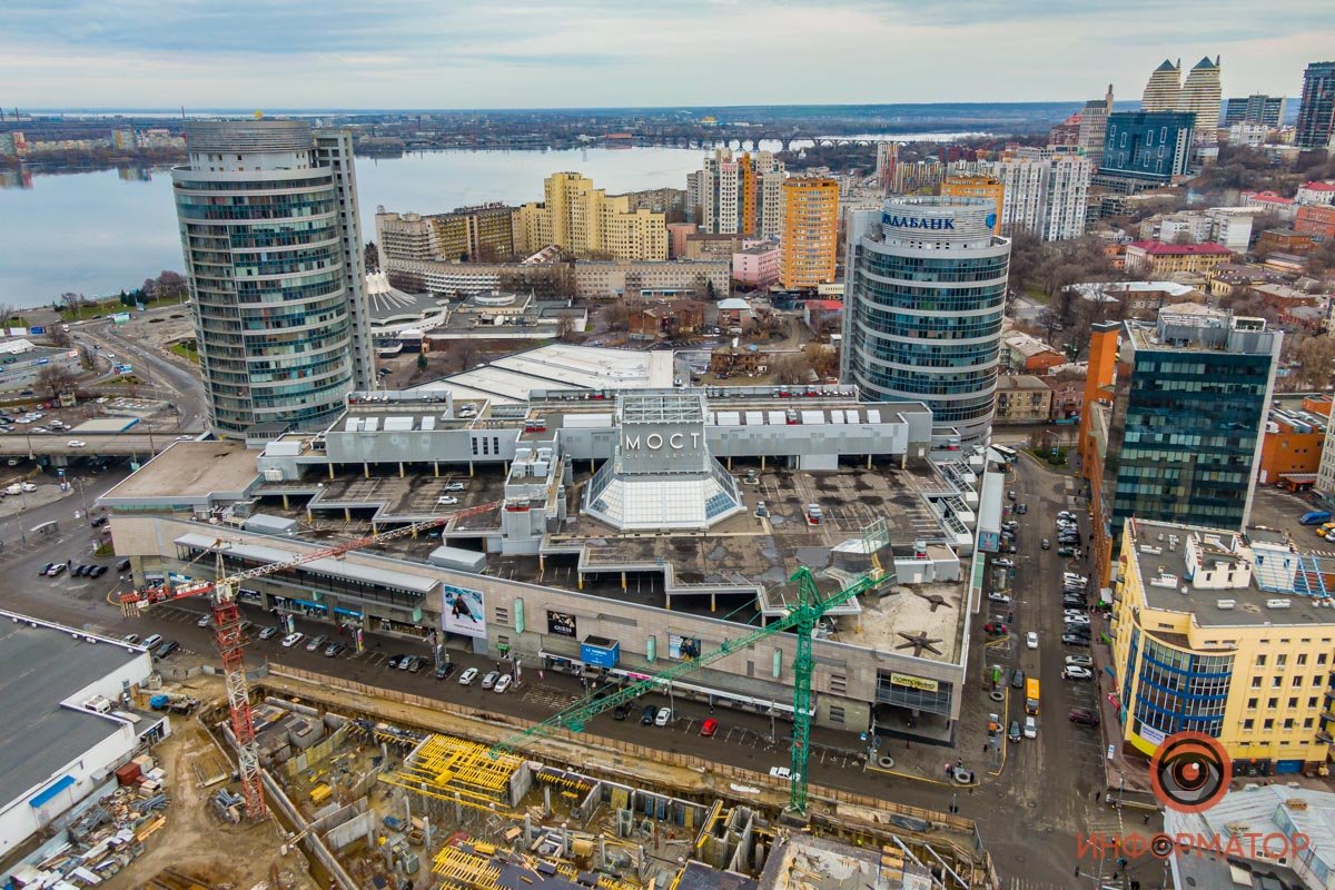 На строительной площадке своя атмосфера