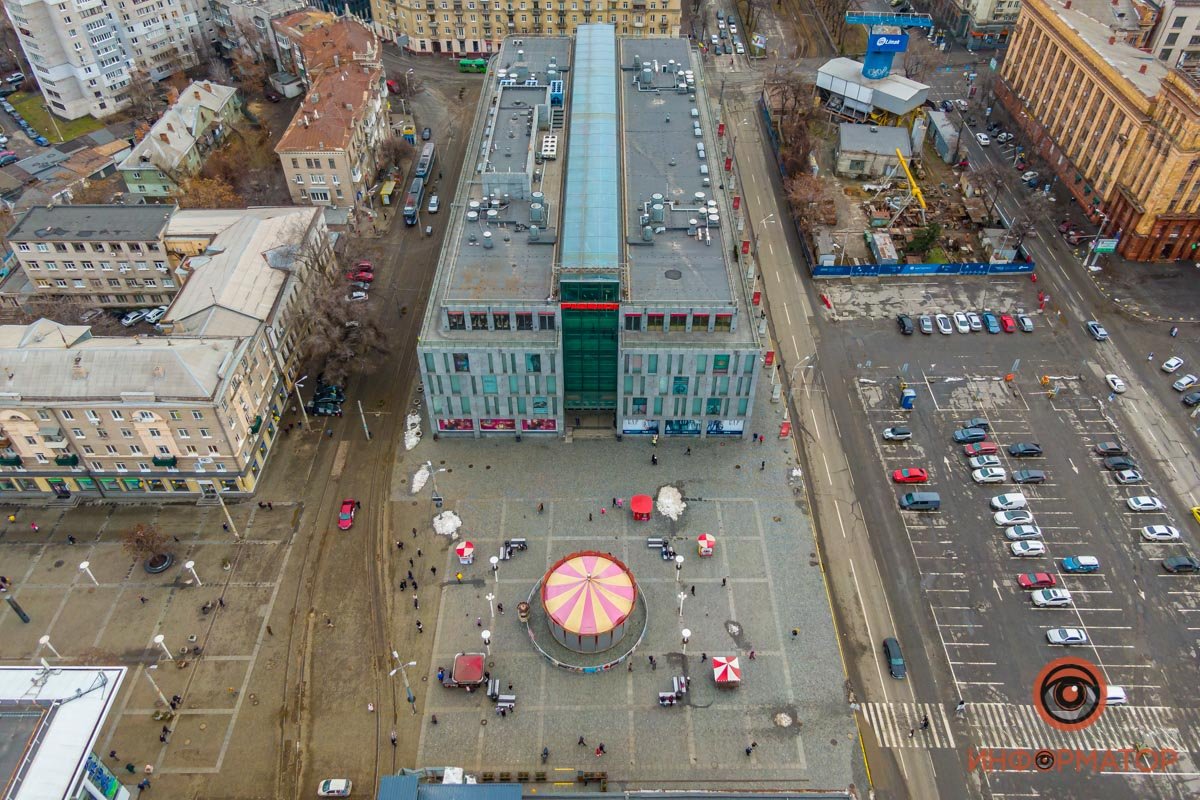 Странно видеть Европейскую площадь без напаркованных друг на друге автомобилей