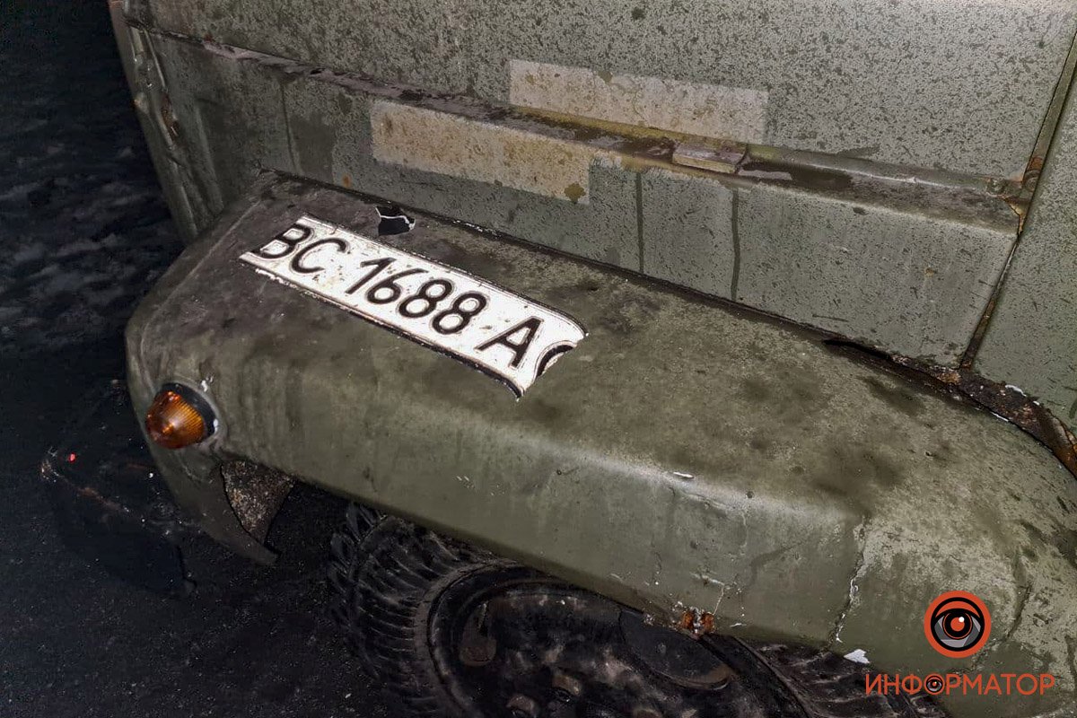 Со слов водителя кроссовера, после произошедшего на грузовике сменили номерные знаки
