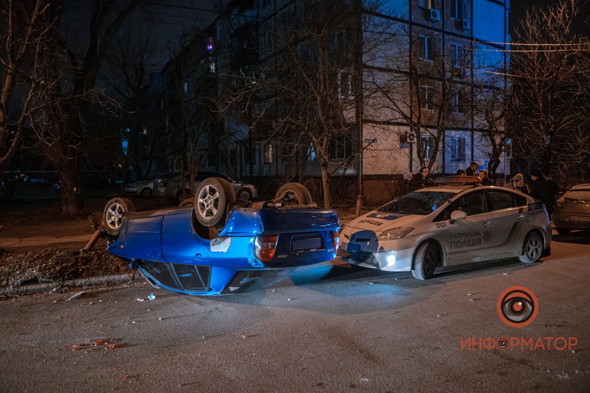 Мужчина остался ждать полицейских на месте происшествия Мужчина остался ждать полицейских на месте происшествия