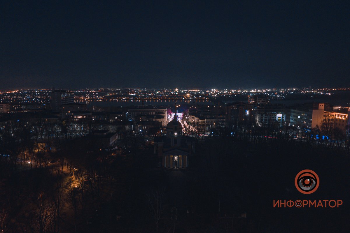 Если одни районы погружаются во мрак, в других света больше, чем днем Если одни районы погружаются во мрак, в других света больше, чем днем