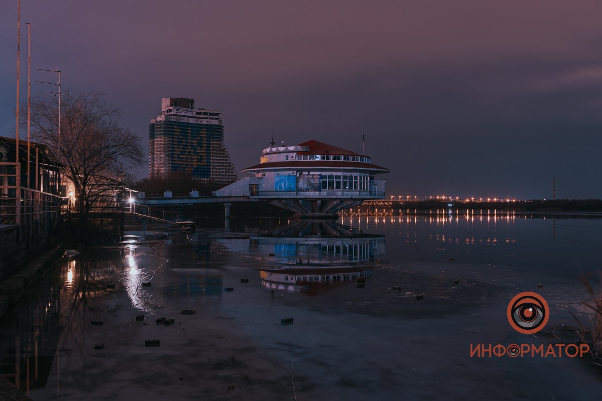 Иногда то, что мы упорно ищем, находится за окном Иногда то, что мы упорно ищем, находится за окном