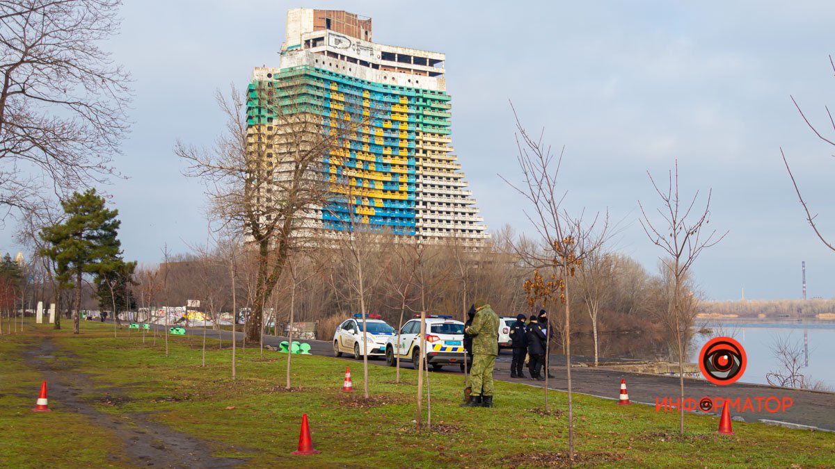 Полиция и взрывотехники возле гостиницы «Парус» в Днепре: что случилось