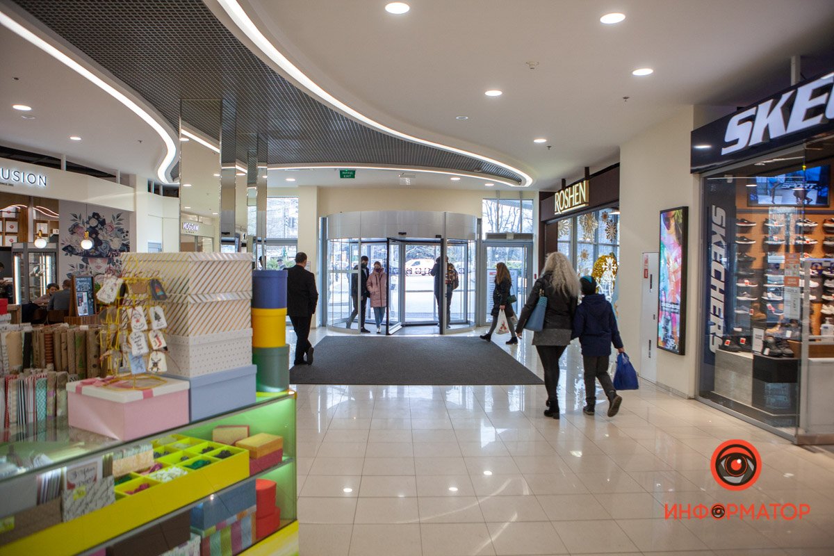 Внутри людей также не очень много Внутри людей также не очень много