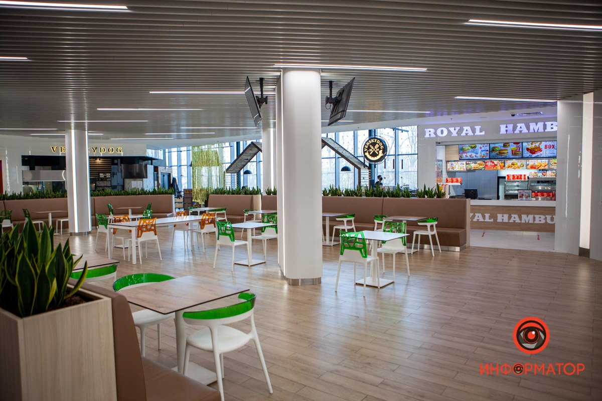 Фудкорт пустой Фудкорт пустой