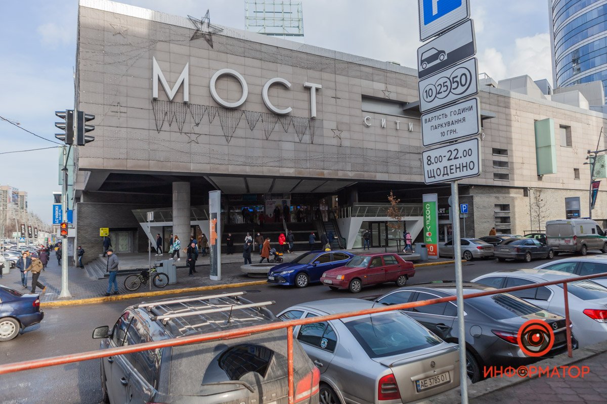 А место на парковке найти проблематично А место на парковке найти проблематично