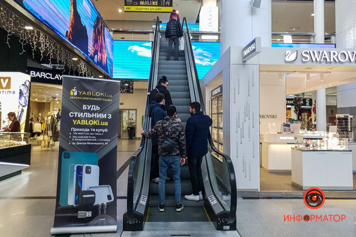 Людей не очень много Людей не очень много