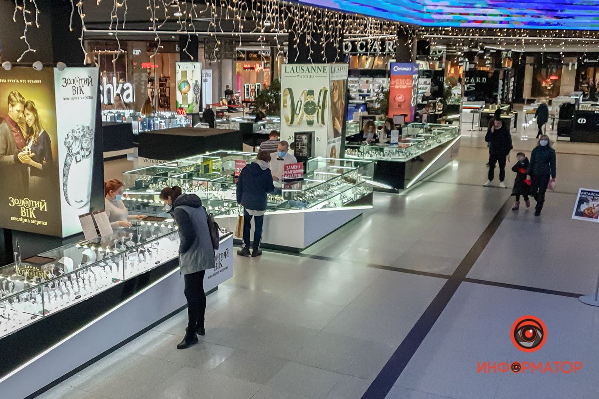 Люди вернулись в ТРЦ Люди вернулись в ТРЦ