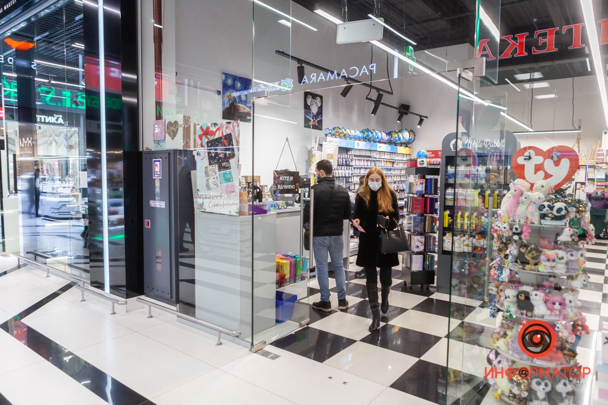 В магазинах тоже без ажиотажа В магазинах тоже без ажиотажа