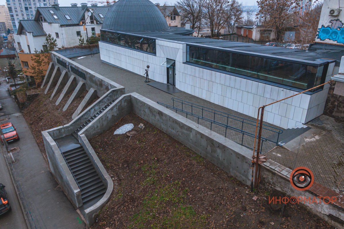 Адрес: Крутогорный спуск, 10