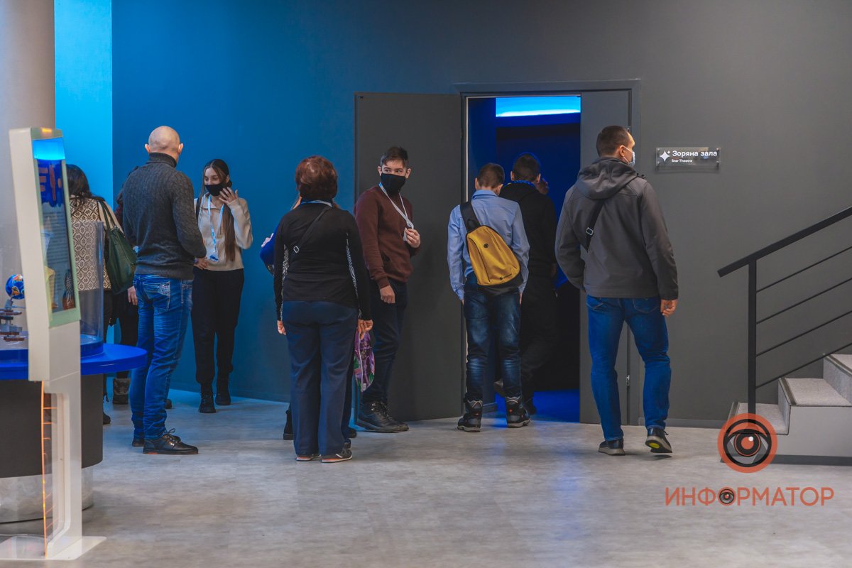 А теперь пошли в Звездный зал