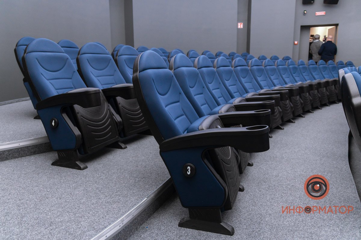 Интерьер напоминает комнаты в кинотеатрах