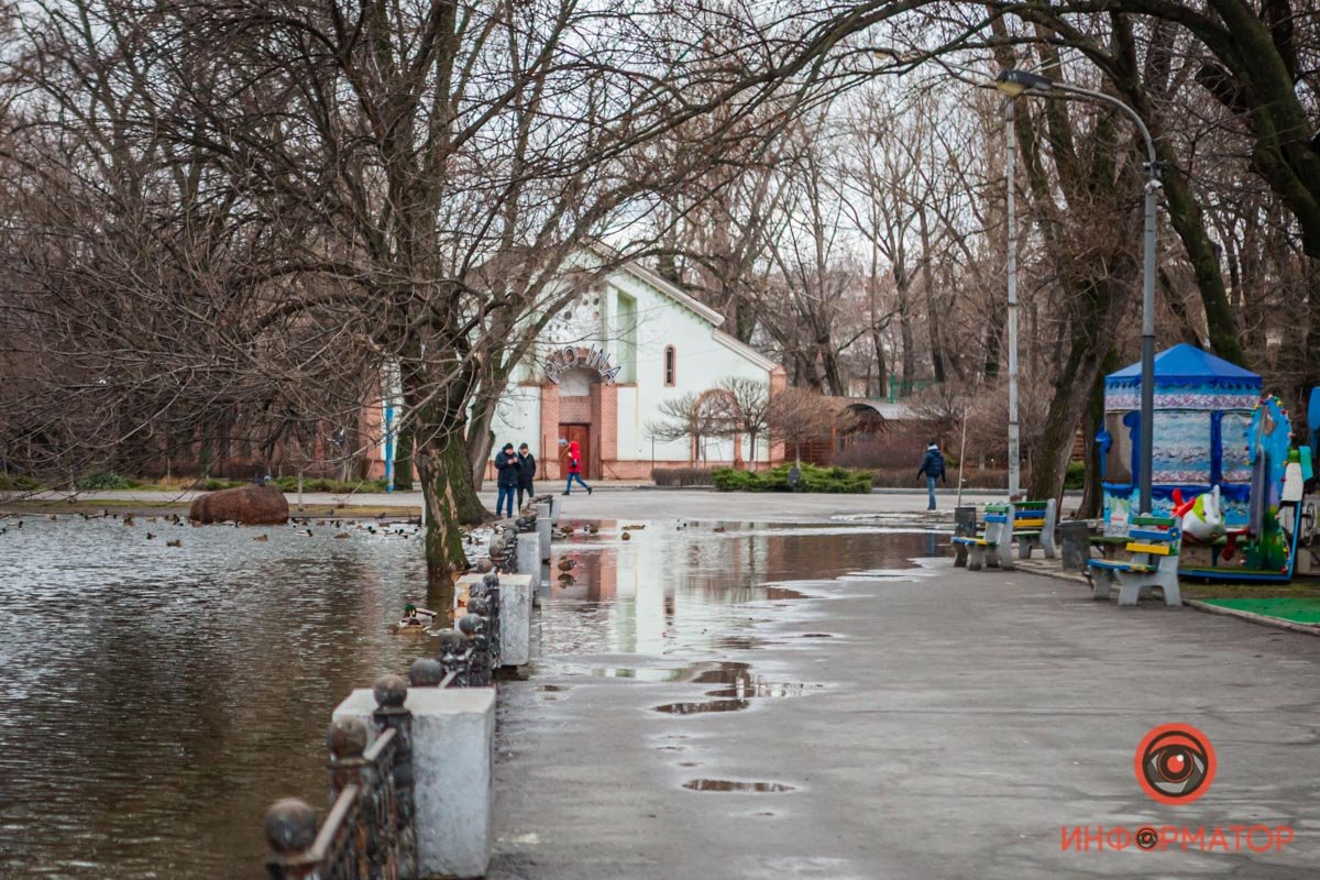 Затопило аллеи 
