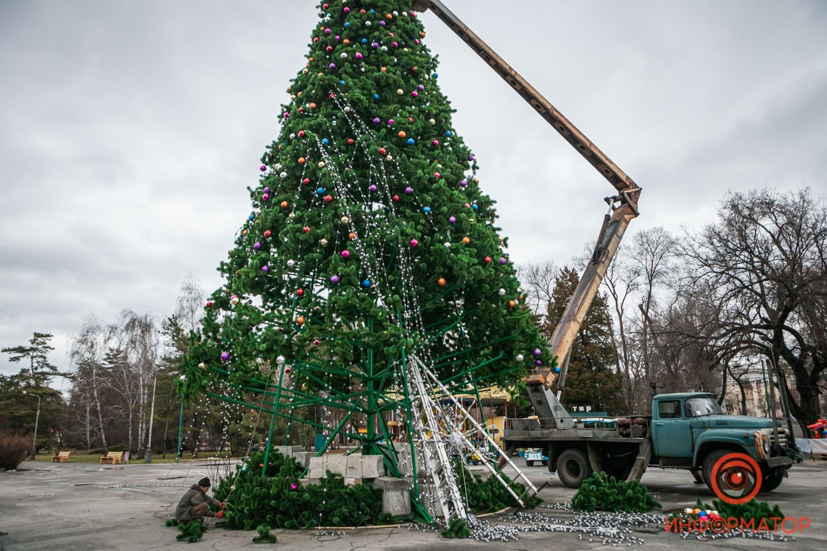 Разбирают каркас
