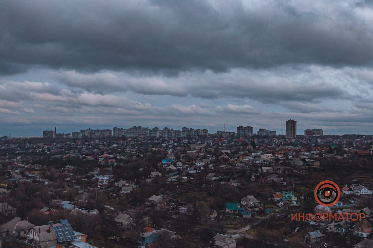 Здесь облака тянутся ровными рядами Здесь облака тянутся ровными рядами