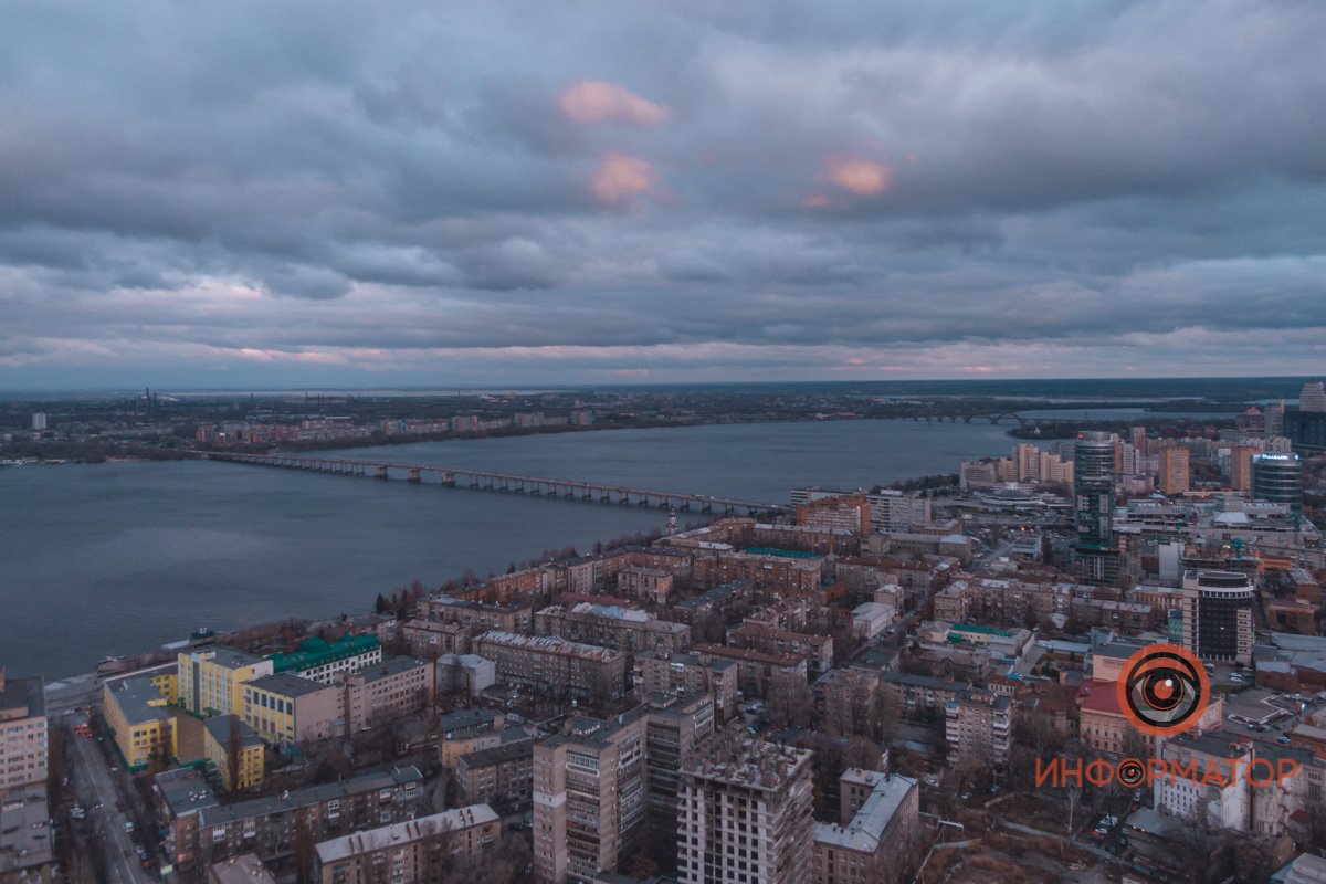 Берега покрыты маленькими спичечными коробками Берега покрыты маленькими спичечными коробками