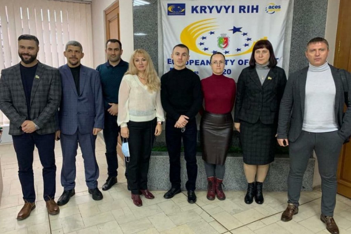 Обращения к центральной власти приняли на сессиях уже в 33 громадах Днепропетровской области