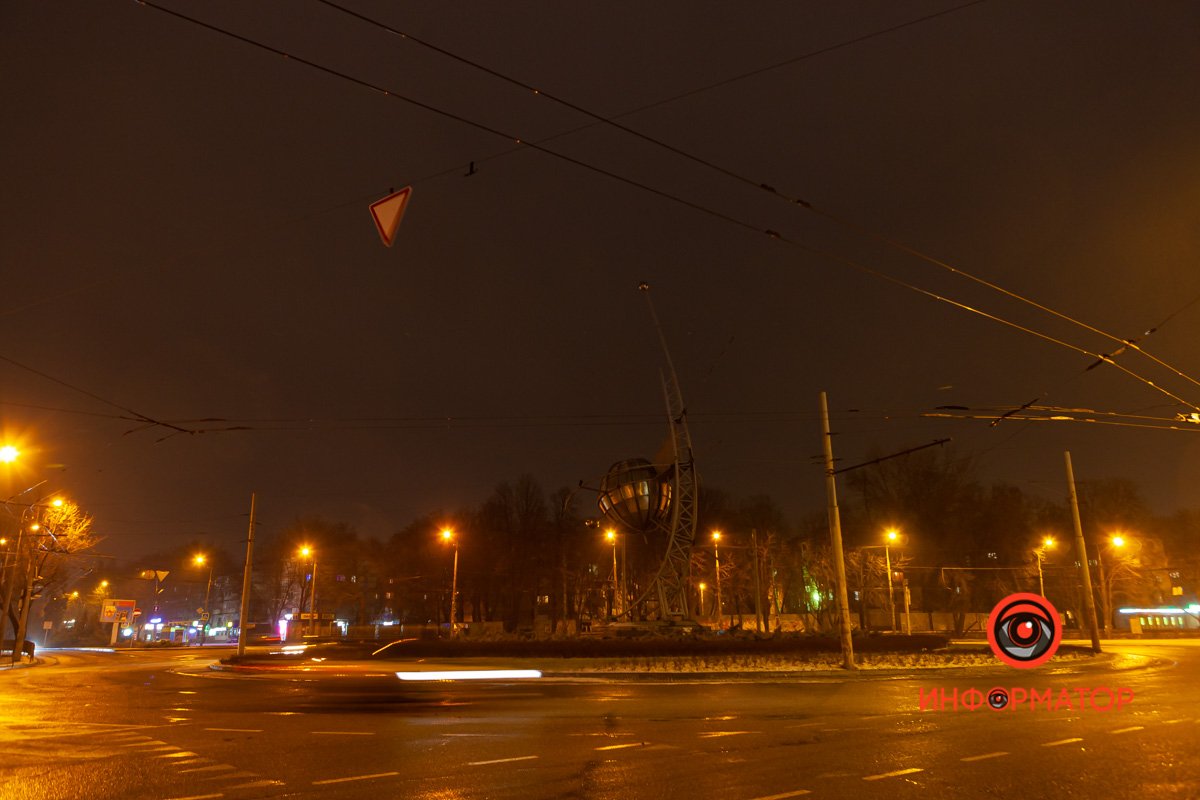 Подстанция - здесь снег только на газонах