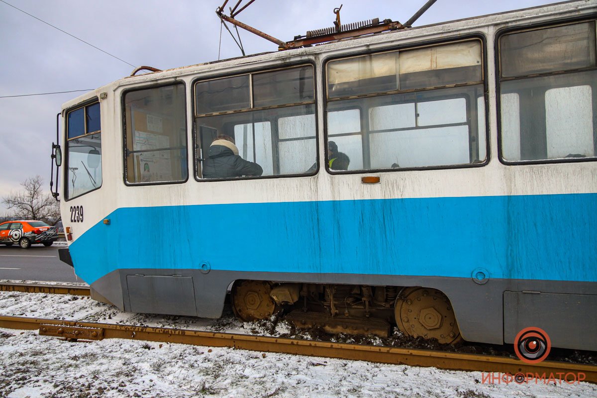 Автокран, который изначально направили для ликвидации аварии, оказался недостаточно мощным Автокран, который изначально направили для ликвидации аварии, оказался недостаточно мощным
