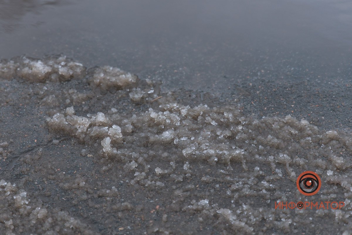 Все, что осталось от ночного снегопада Все, что осталось от ночного снегопада