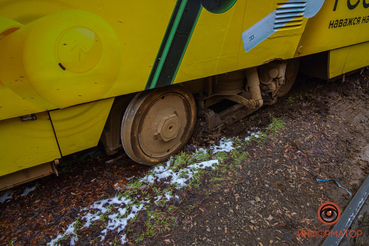 Флешмоб продолжается: в Днепре два трамвая почти одновременно сошли с рельсов 5