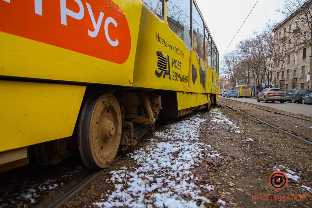 Флешмоб продолжается: в Днепре два трамвая почти одновременно сошли с рельсов 6