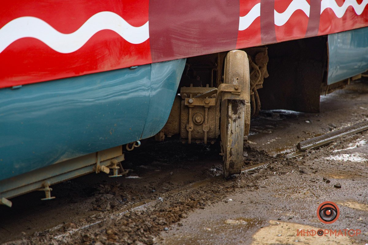 Флешмоб продолжается: в Днепре два трамвая почти одновременно сошли с рельсов 9