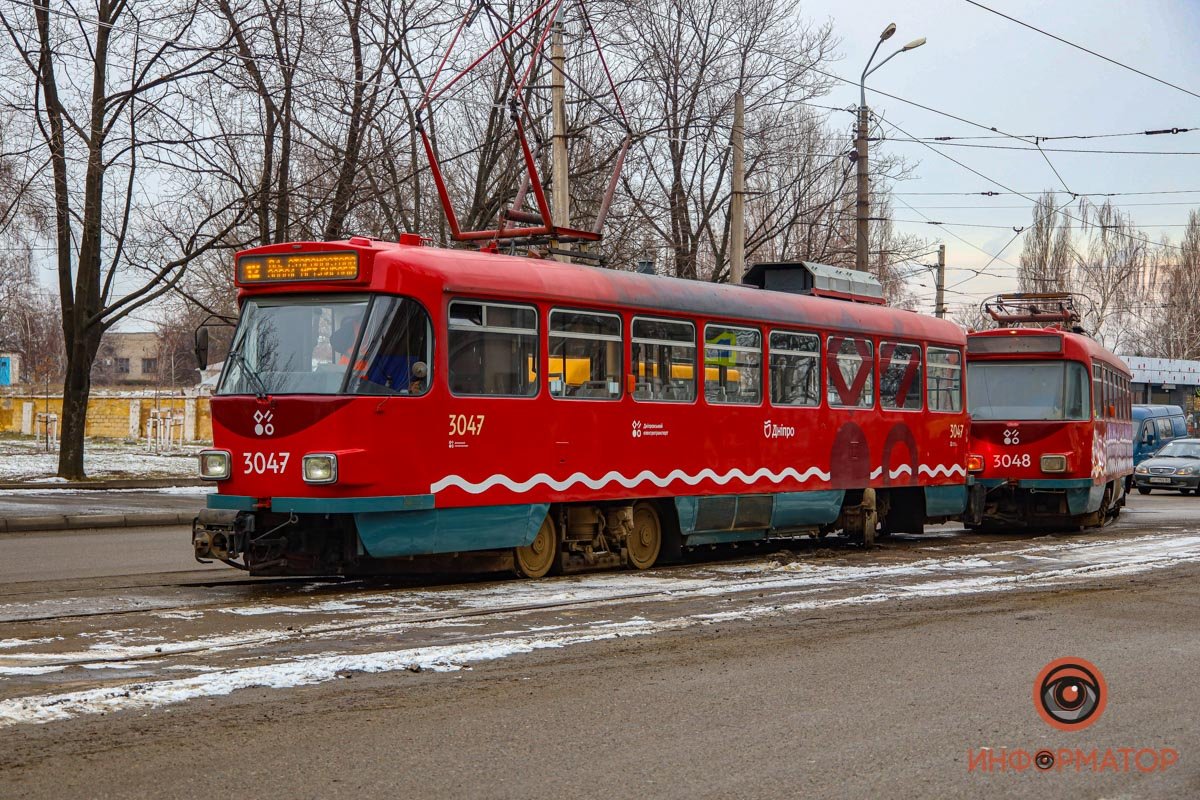 Флешмоб продолжается: в Днепре два трамвая почти одновременно сошли с рельсов 11