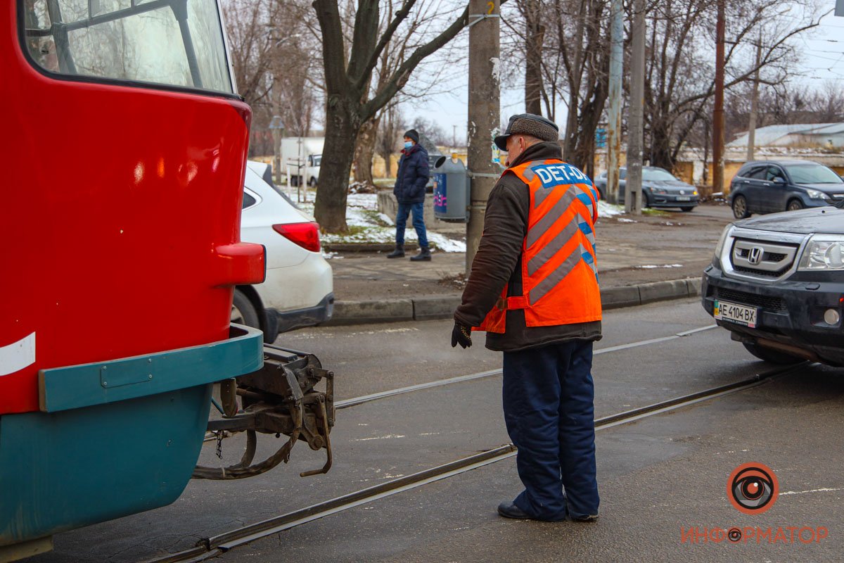 Флешмоб продолжается: в Днепре два трамвая почти одновременно сошли с рельсов 14