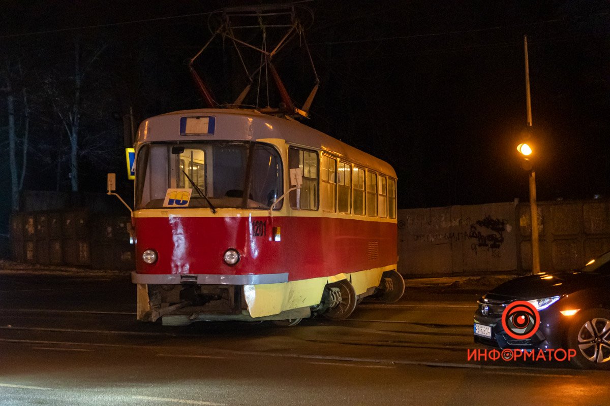 Также заблокировано движение автомобилей по Богдана Хмельницкого в сторону Титова