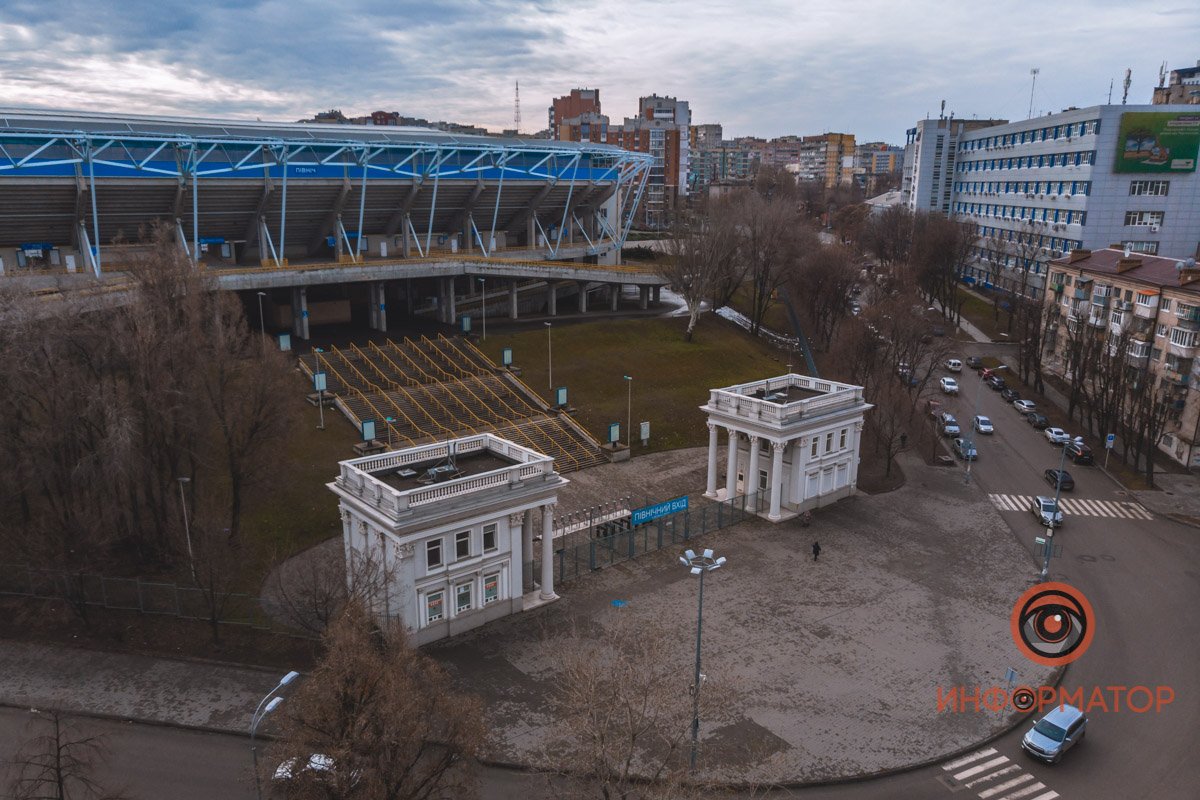 Вместимость — 31 003 зрителя