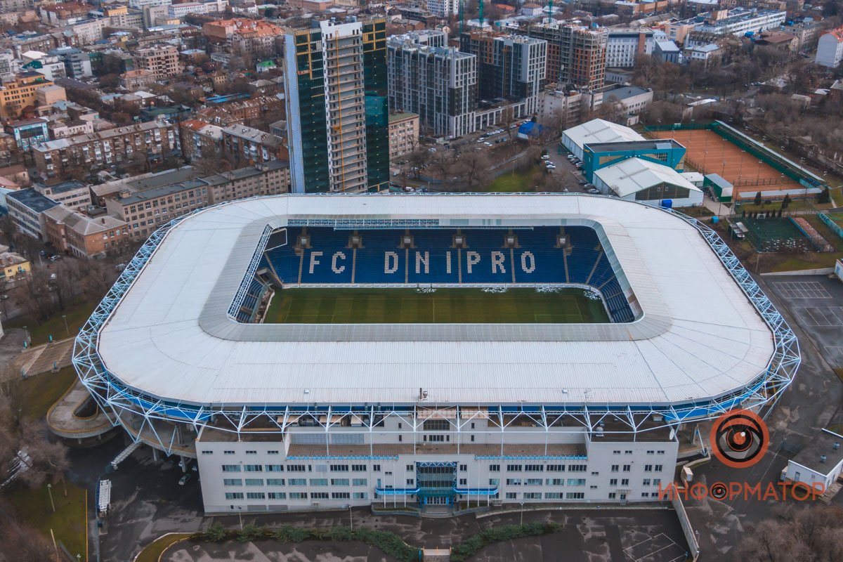 Он сделал символический первый удар по мячу