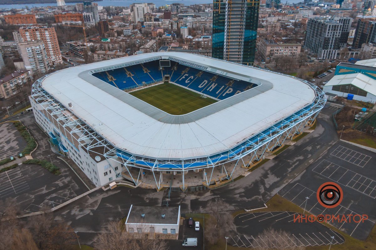 Рядом сейчас возводят бизнес-центр