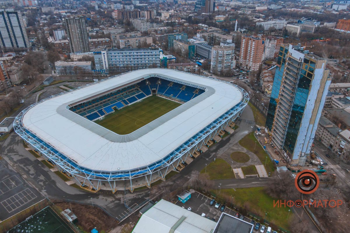 В нем «Днепр» принимал запорожский «Металлург» и уступил со счётом 1:2